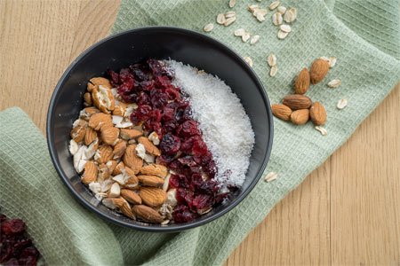 zobena-kaša-badem-brusnica